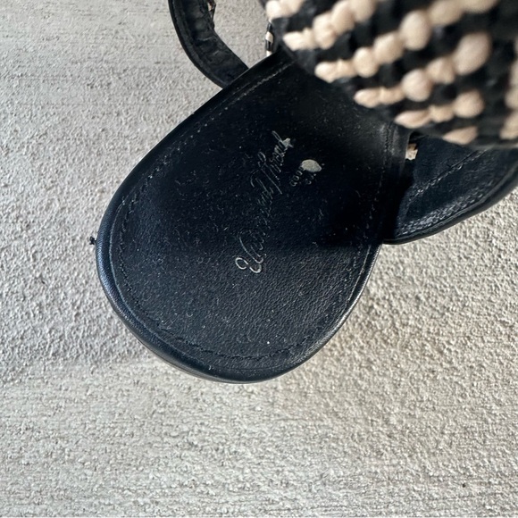 Universal Thread || Emely Huarache sandals in black - Picture 7 of 8